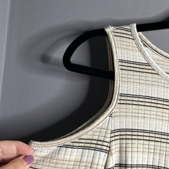 Glow Passion Cream and Black Striped Cold Shoulder Top Size Small - Picture 3 of 8